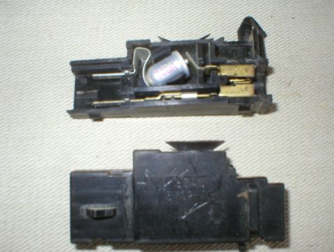 1983 Ford Bronco - Automatic Engine Compartment Lamp takes bulb #912 (& others) The metal bulb is the tilt switch, which contains a BB. ______________________…