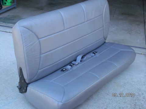 1996 Ford Bronco - Gray rear bench seat with seatbelts visible, dated 09.12.2010 with a Supermotors.net watermark.