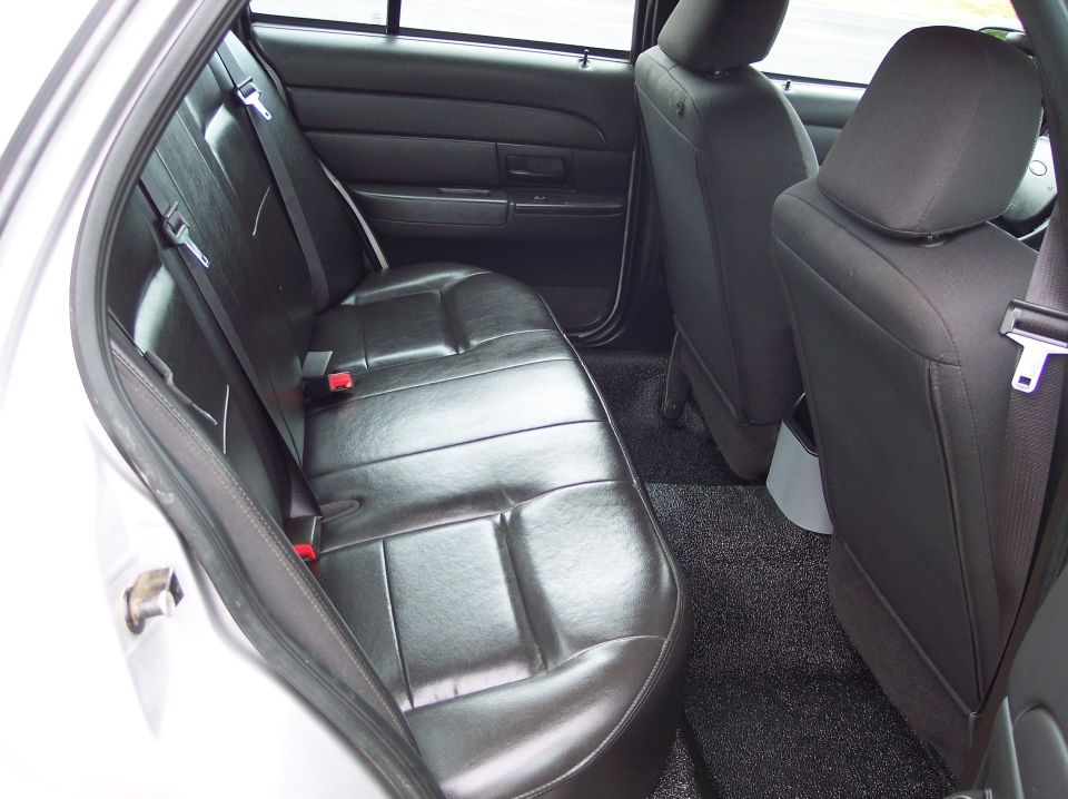2001 Ford Crown Victoria interior rear seats