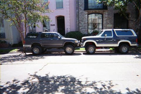 1986 Ford Bronco - Bronco lifted next to buddy's 93 4Runner