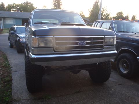 1989 Ford Bronco - Got the Street truck up into the driveway