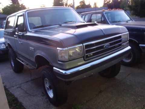 1989 Ford Bronco - Put the 33s on to lower the nose a bit