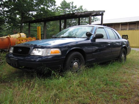1991 Ford LTD Crown Victoria - This Ford Crown Victoria police car appears to be from the early 2000s, not a 1991 model.