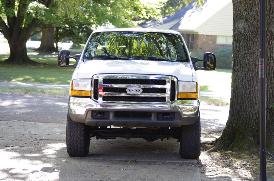 Front view of a white 1999 Ford F-250 truck with a chrome grille