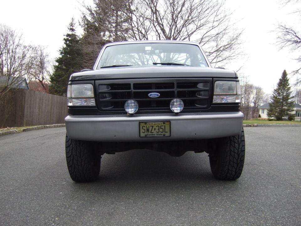 1995 Ford F-150 front view with grille, headlights, and license plate SWZ-35L