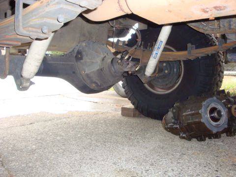 1989 Ford Bronco - The rear axle and transfer case have been removed from the vehicle for maintenance or repair.