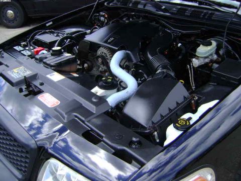 2003 Ford Crown Victoria - Engine bay of a 2003 Ford Crown Victoria, showing the V8 engine and associated components.