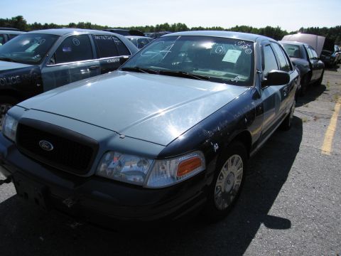 1991 Ford LTD Crown Victoria - This Ford Crown Victoria appears to be from the early 2000s, not a 1991 model as claimed.
