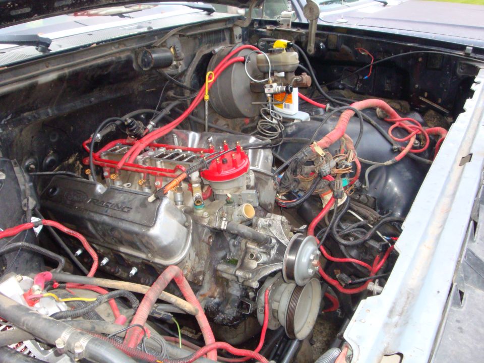 Ford big-block V8 with Ford Racing valve covers installed in a truck engine bay