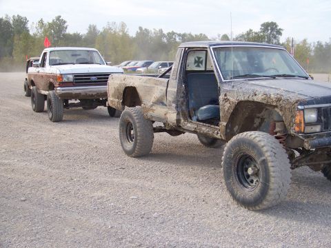 1989 Ford Bronco - Lined up and leaving