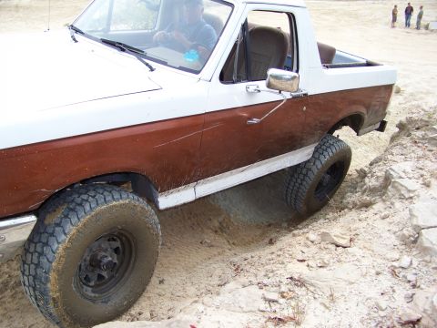 1989 Ford Bronco - This 1989 Ford Bronco navigates a sandy, off-road trail.
