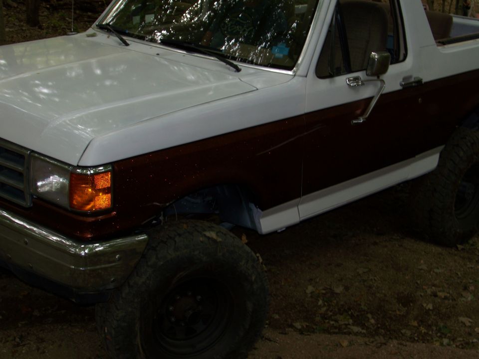White and maroon Ford Bronco, 3q-front view