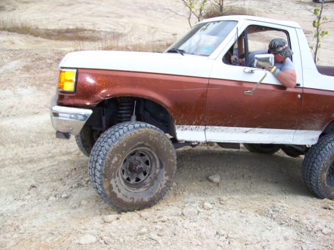 1989 Ford Bronco - This 1989 Ford Bronco is equipped for off-road adventures on a dusty trail.