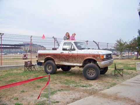 1989 Ford Bronco - This lifted Bronco appears to be from the late 1980s, not a 1989 model, with two young girls posing on its roof.