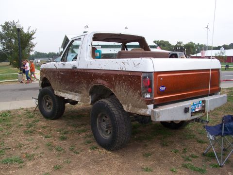 1989 Ford Bronco - This lifted 1989 Ford Bronco shows off its two-tone paint and off-road capabilities.