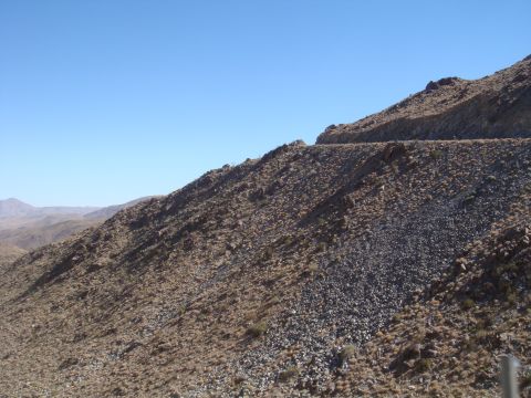 1992 Ford Bronco - A scenic view of a mountain road, with the Supermotors logo visible in the lower right corner.