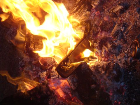 1992 Ford Bronco - A close-up view of a campfire with logs burning intensely, the SUPERMOTORS logo in the lower right corner.