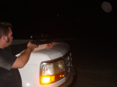 1992 Ford Bronco - A man aims a rifle over the hood of a white 1992 Ford Bronco at night, with a Supermotors.net watermark visible.