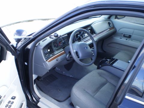 2003 Ford Crown Victoria photo