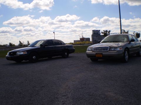 2003 Ford Crown Victoria photo