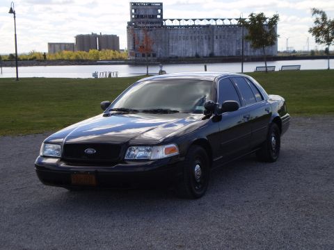 2003 Ford Crown Victoria photo