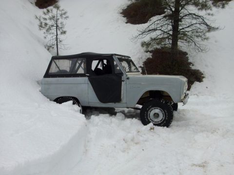1966 Ford Bronco - Turning around to get back down the mountain
