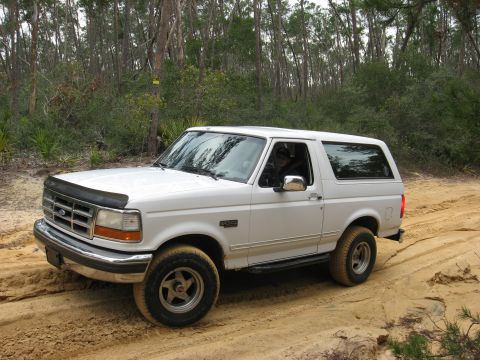 1994 Ford Bronco - This white Ford Bronco appears to be from the early to mid-1990s, not a 1994 model.