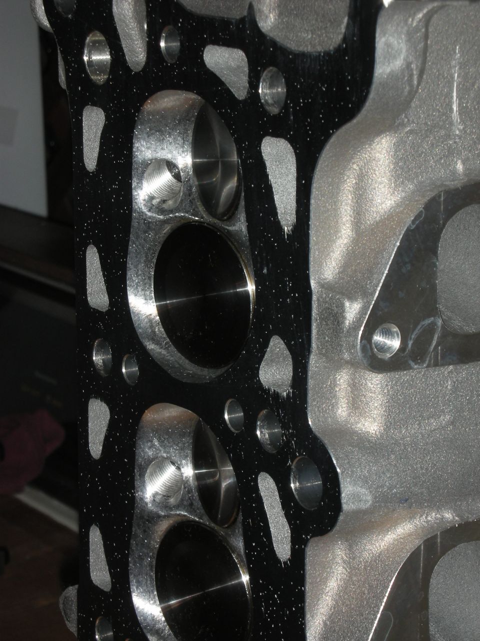 Engine cylinder head gasket with multiple bolt holes and ports