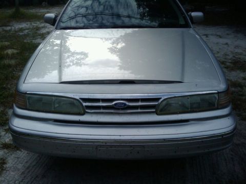 1996 Ford Crown Victoria photo
