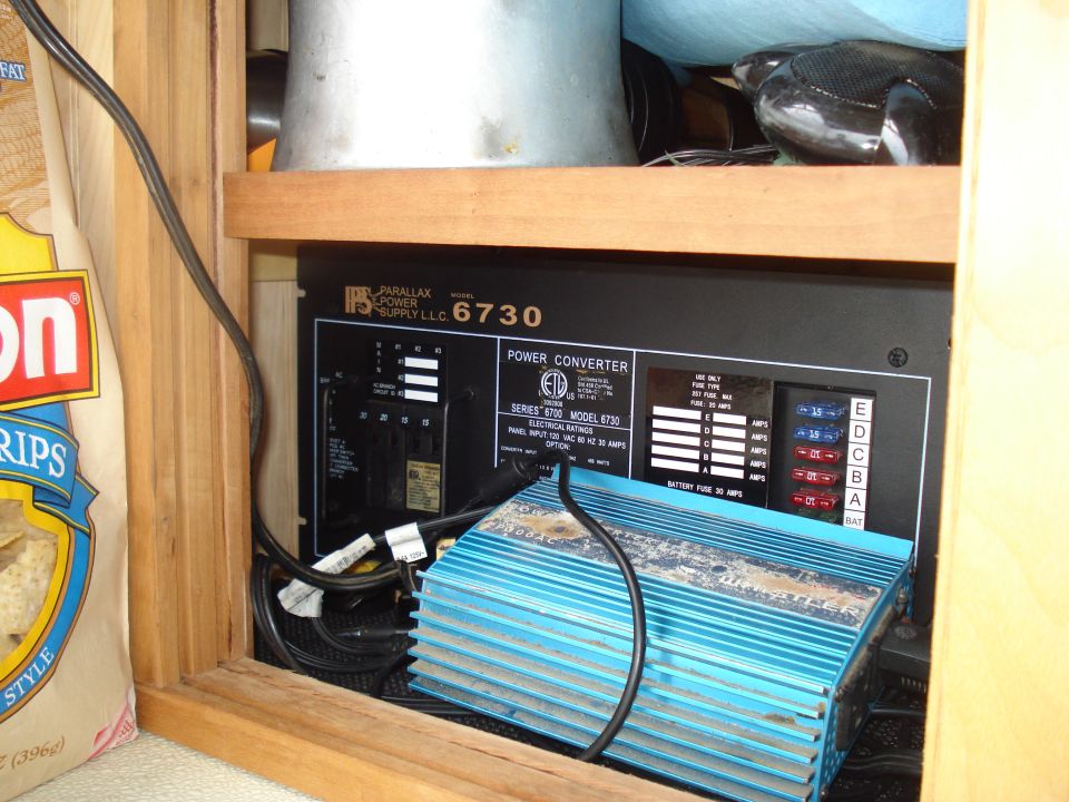 Parallax Power Supply 6730 power converter with blue heatsink and fuse panel