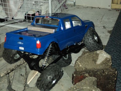 2008 Ford F-250 - RC truck navigates a rocky obstacle course.