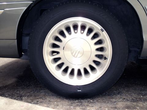 2001 Mercury Grand Marquis - Michelin Energy MXV4 Plus P225/60R-16 97H.