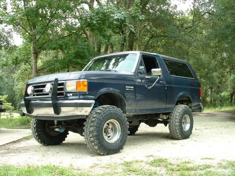 1995 Ford Bronco - other side