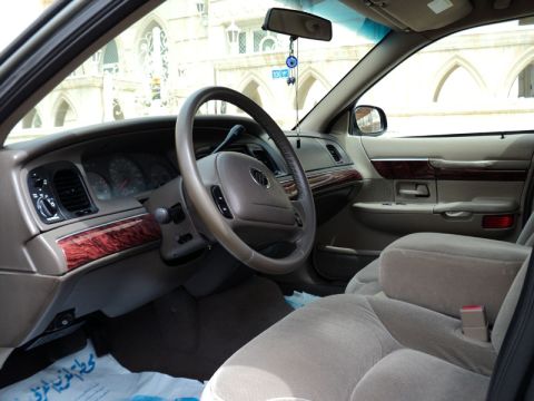 2001 Mercury Grand Marquis - Interior vinyl/plastics were cleaned and treated with Liqui-Moly Auto-Innenraum-Reiniger.