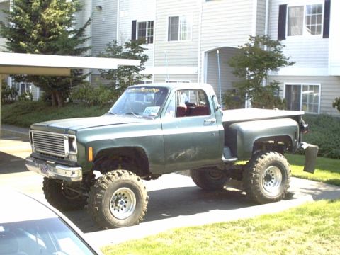 1976 Chevrolet C/K Pickup - This lifted 1976 Chevrolet C/K Pickup is parked outside an apartment complex.