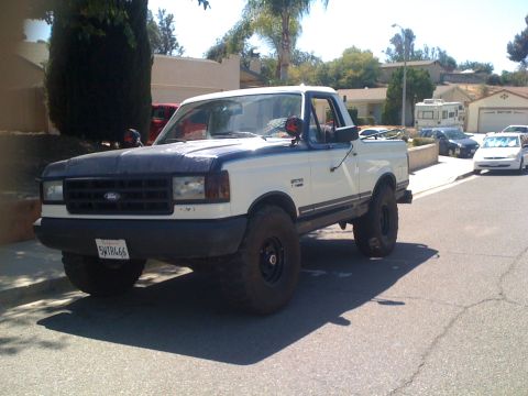1989 Ford Bronco - 35s on stock suspension.