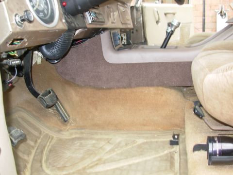 1975 Ford Bronco - This '96 Taurus conosle is close, but not close enough.
