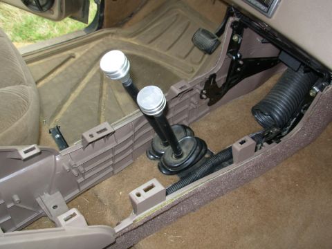 1975 Ford Bronco - This '96 Taurus conosle is close, but not close enough.
