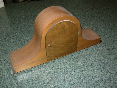 2004 Land Rover Land Rover - This wooden clock case does not match the registry claim of a 2004 Land Rover.