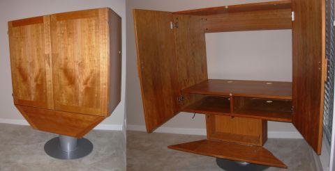 2004 Land Rover Land Rover - Scan Interiors TV & media stand rotates on ball bearings