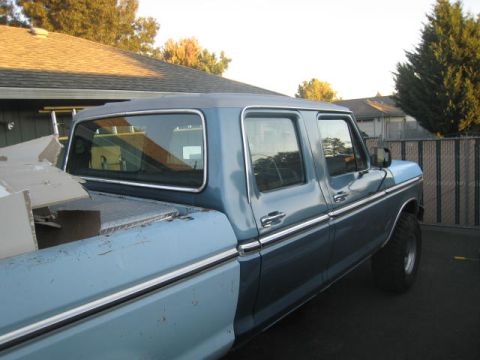 1976 Ford F-250 - wrong color line-x