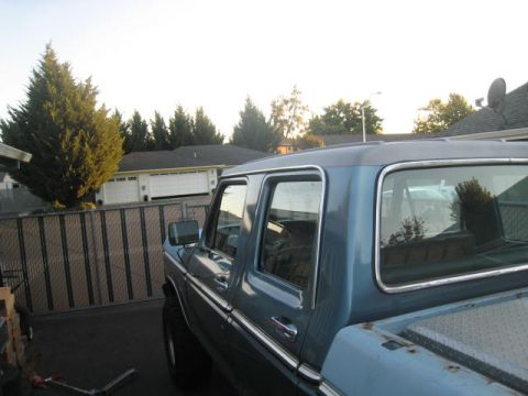 1976 Ford F-250 - wrong color line-x