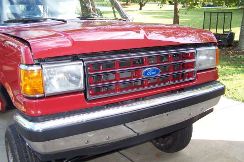 1990 Ford Bronco - The grille and headlights suggest a 1987 Ford F-Series truck, not a 1990 Bronco.