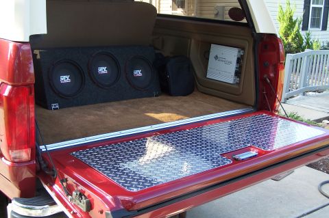 1990 Ford Bronco - Custom audio setup in a 1990 Ford Bronco, three subwoofers and an amplifier.