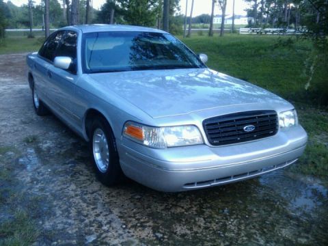 1996 Ford Crown Victoria photo
