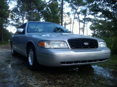 1996 Ford Crown Victoria photo