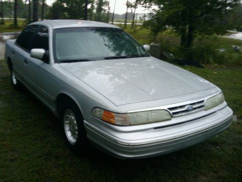 1996 Ford Crown Victoria photo