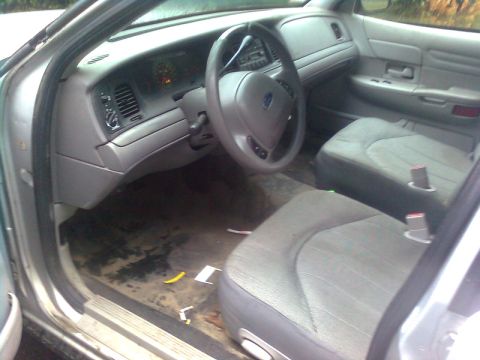 2002 Ford Crown Victoria photo