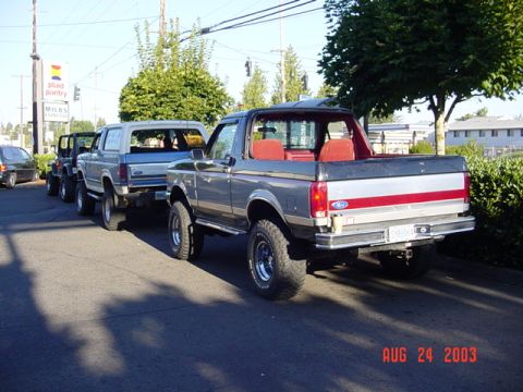 1989 Ford Bronco - We stopped at the coffie shop on the way out of town