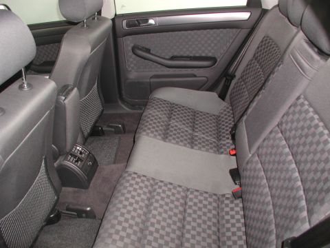 2003 Audi A6 - The rear interior of a car shows checkered fabric seats and black door panels, with a SUPERMOTORS watermark visible.